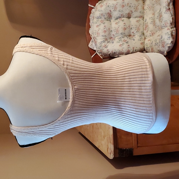 Top - Picture 2 of 9